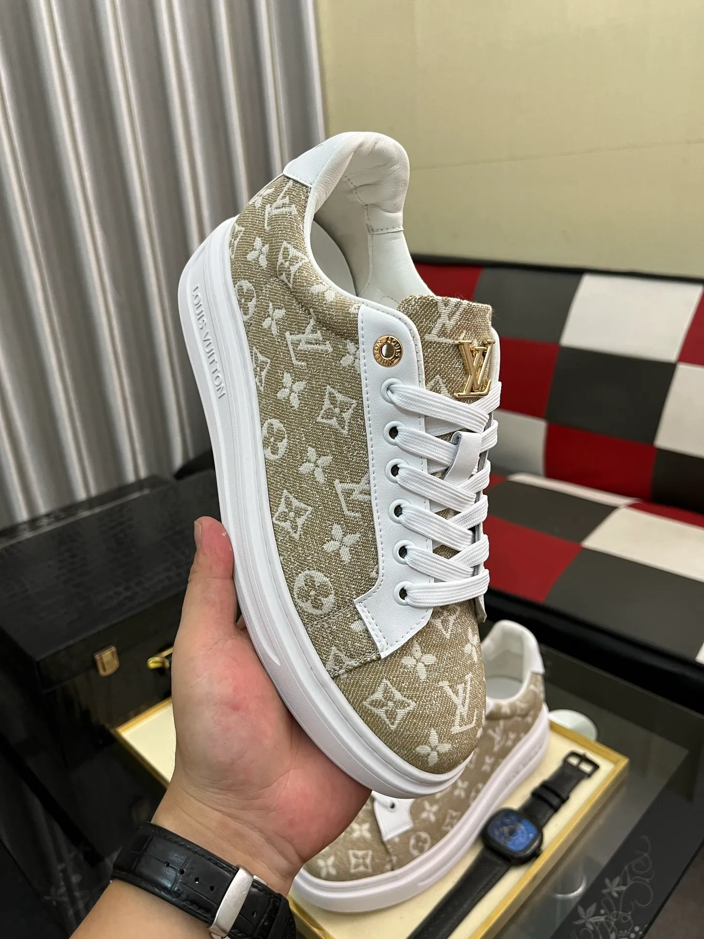 Men's shoes 💰400⌚️⌚️LV Louis Vuitton. The latest trendy casual shoes are popular in physical stores in sizes 38-44. New spring and summer comfortable imported custom original cowhide, unique jacquard fabric element design. Paired with sheepskin lining, Lv original bottom, [taiyang][taiyang] high-end packaging and high quality💪Details determine the quality, you can enter and leave the counter at will, welcome to compare🇮🇹